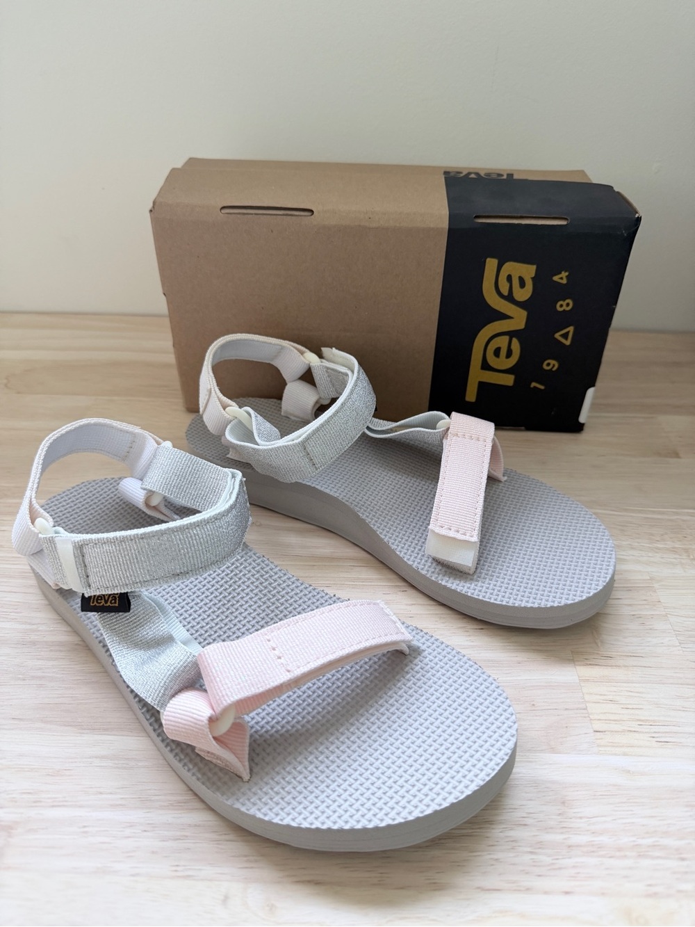 Teva Original Universal Metallic Sandals 6 | New| Sporty Minimalist Summer